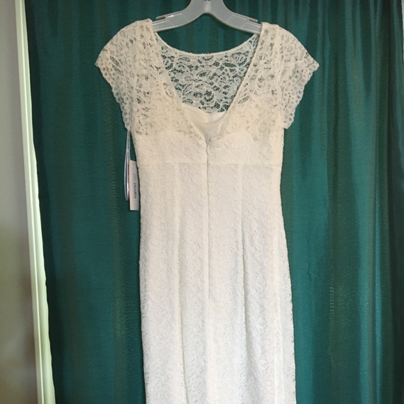 David’s bridal sheath lace gown NWT - Picture 4 of 5